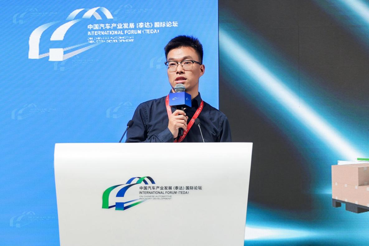 【数智化生态专场】阿童木机器人合伙人、CMO施凤财：AI+机器人在汽车产业的应用与潜能