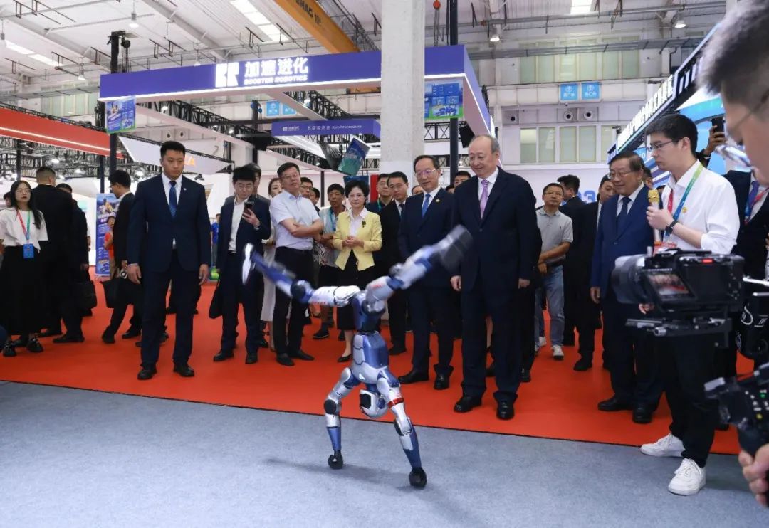 物理AI浪潮已至：从世界机器人大会看“具身智能”的感官基石